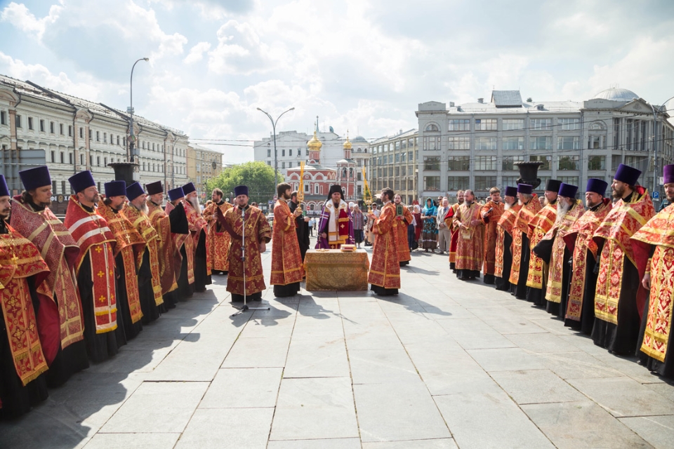 Молебен на Славянской площади 2014