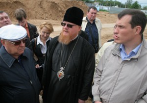 Храм Святителя Николая в Хамовниках. Объезд строительства 200 храмов епископом Тихоном настоятелем Храма в Хамовниках