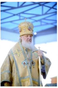 Патриарх Кирилл служит молебен 