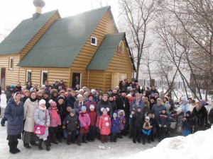 Временную церковь на улице Генерала Берзарина, 15, построил сам настоятель вместе с пятью помощниками. Новости программы 200 храмов