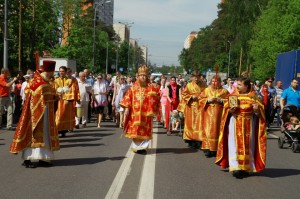 Жители Некрасовки прошли три километра крестным ходом